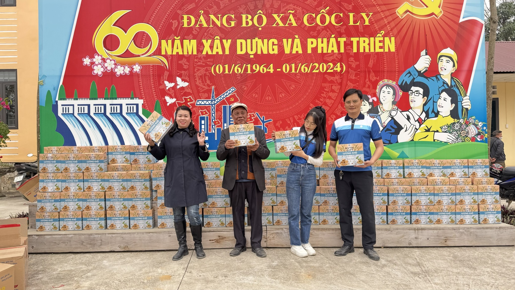 ULTTY ĐỒNG HÀNH CÙNG CÔNG AN BẮC HÀ: MANG XUÂN YÊU THƯƠNG TỚI BÀ CON XÃ CỐC LY, LÀO CAI