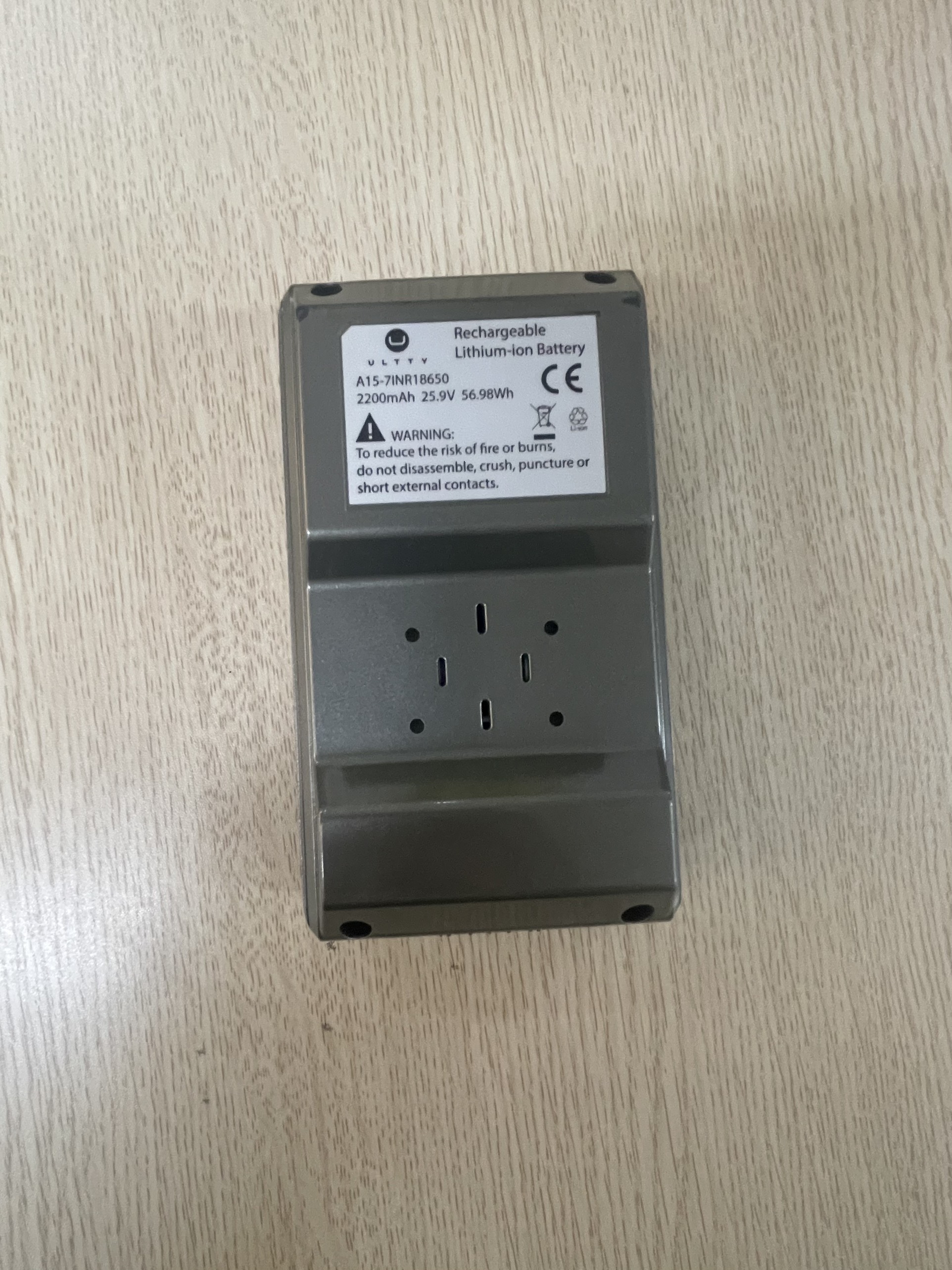 máy hút bụi cầm tay sạc pin